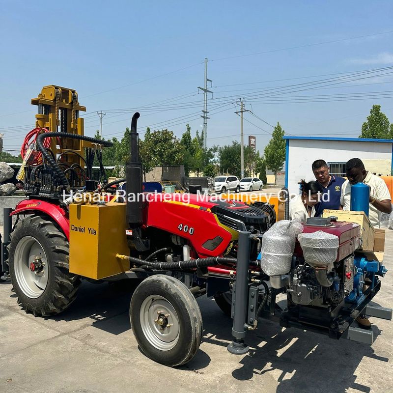 Trakörle monte edilmiş büyük su delisi delme teçhizatı 300 metre derinlikte delme yapabilmektedir