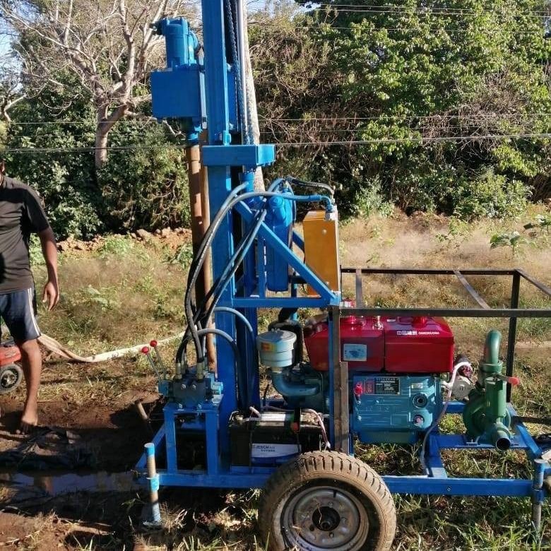 150 metre derinlikte, çarpıcı ve döner tipli hidrolik su delme makinesi