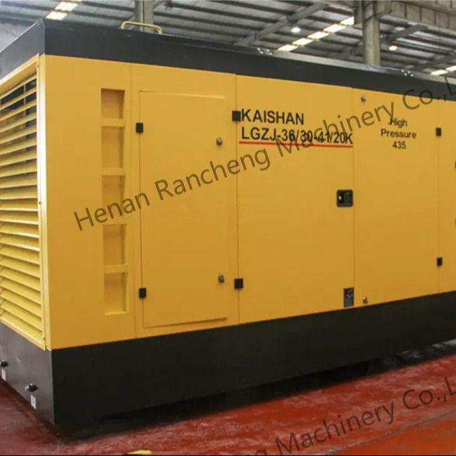 Derin kuyu için 550 HP Cu-mmins motoru ile 30bar hareketli vida hava kompresörü