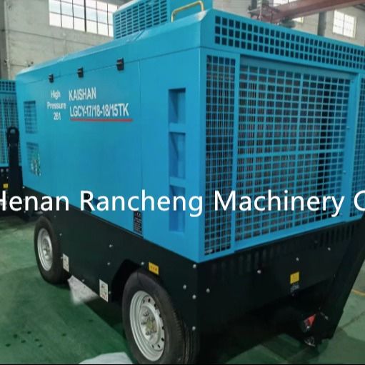 Dört Tekerlekli Römork Tipi LGCY17-18-18/15TK Hava Kompresörü Çalışma Basıncı 18bar 210HP Cu-mmins Motor 150-200m Sondaj İçin