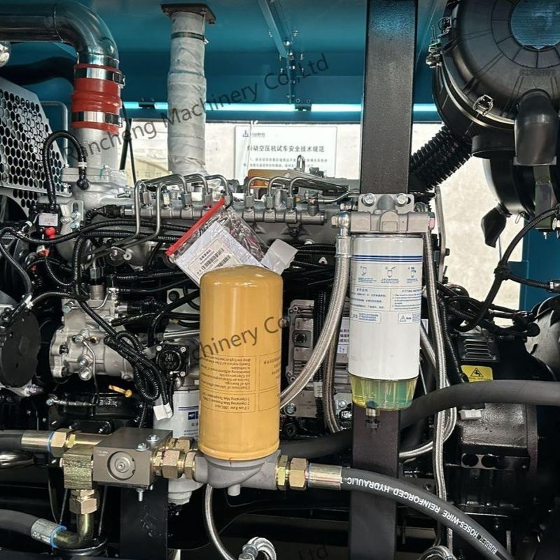 Dört Tekerlekli Römork Tipi LGCY17-18-18/15TK Hava Kompresörü Çalışma Basıncı 18bar 210HP Cummins Motor 150-200m Sondaj İçin