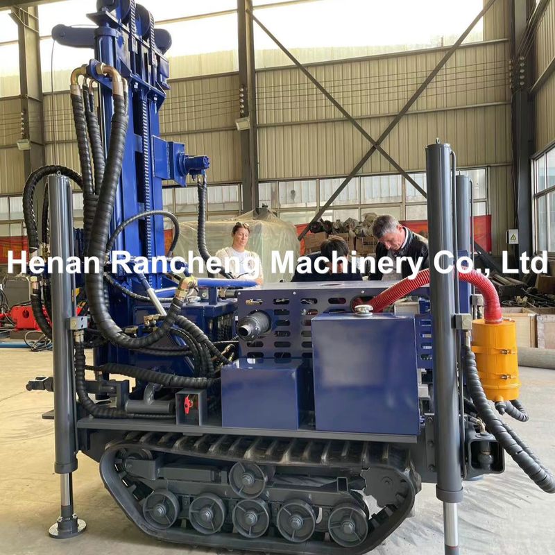 Güçlü 77.3KW Yuchai dizel motoru ile donatılmış sondaj makinesi 45-65r/min dönme hızı
