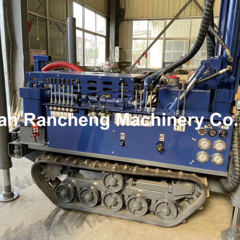 Güçlü 77.3KW Yuchai dizel motoru ile donatılmış sondaj makinesi 45-65r/min dönme hızı