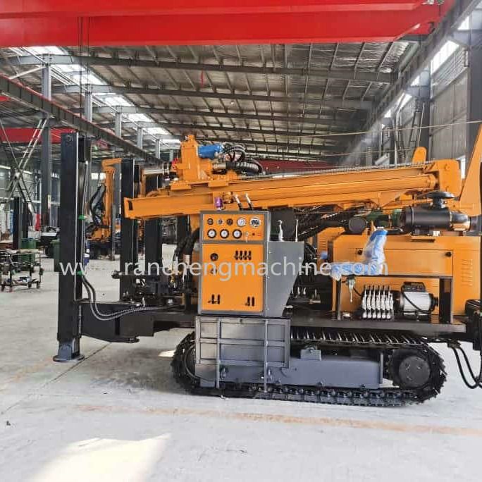 Su kuyusu sondaj makinesi tüm tür topraklarda 800 metre derinlikte sondaj yapmak için 154KW Cummins