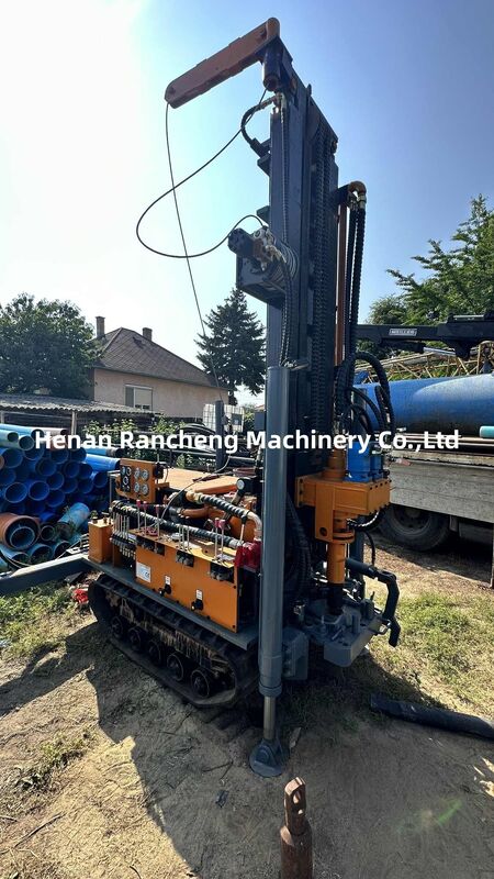 180 metre derinlikte su kuyusu sondaj makinesi 77.3KW Motor Crawler Su kuyusu sondaj aracı