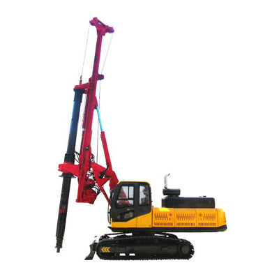 Sürünen Su Kuyuya Taşıyan Rotary Borma Rig Makinesi 170KW Motor 40m Yığınlama Derinliği