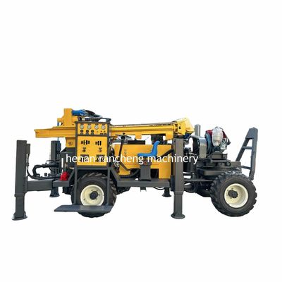 Yüksek verimli dört tekerlekli römork monte edilmiş boru deliği delme makinesi 220m Derinlik Güçlü 65KW motor